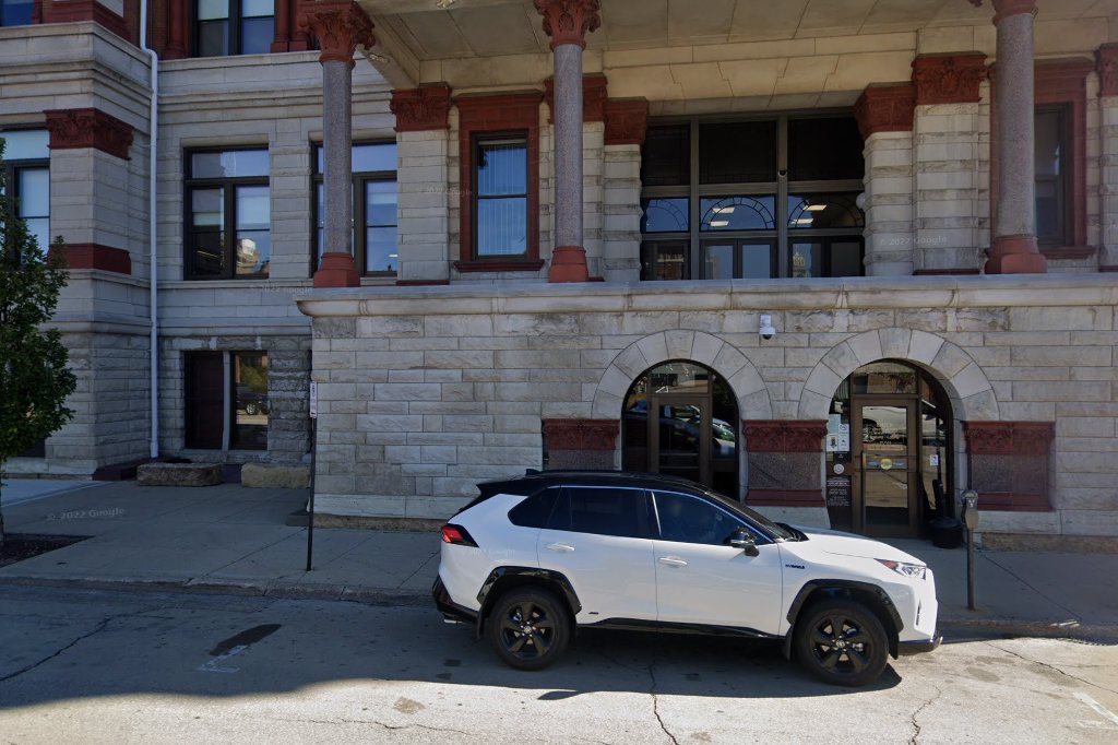Dubuque Registration & Title (DOES NOT HANDLE DRIVER LICENSES) in Dubuque, IA