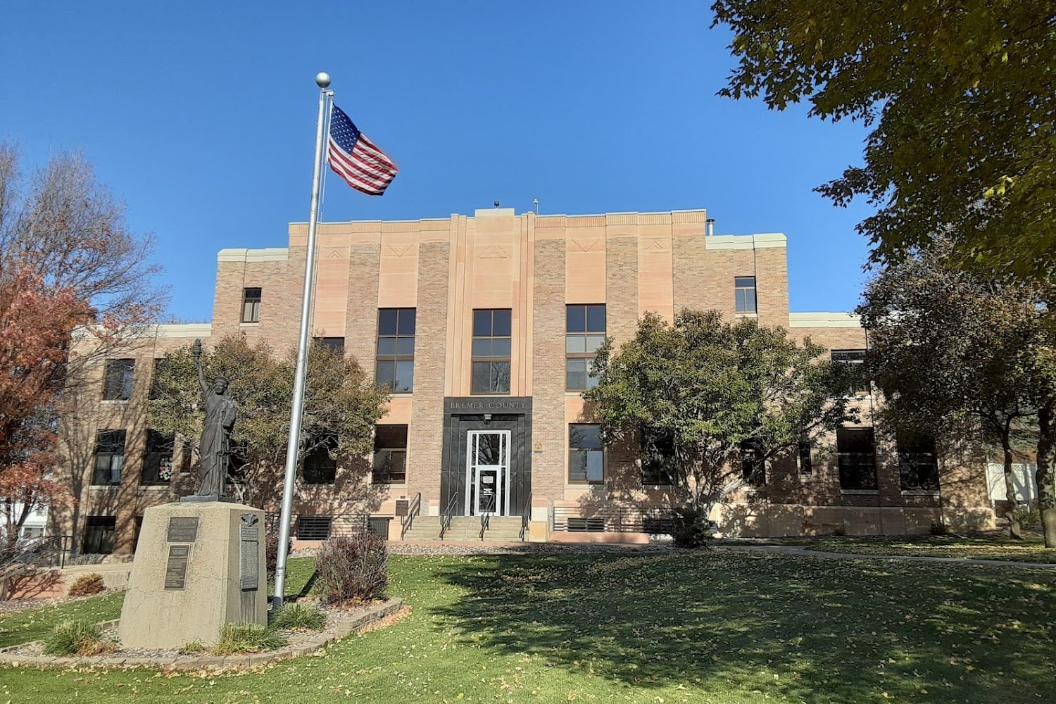 Bremer County Driver License & Vehicle Registration in Waverly, IA