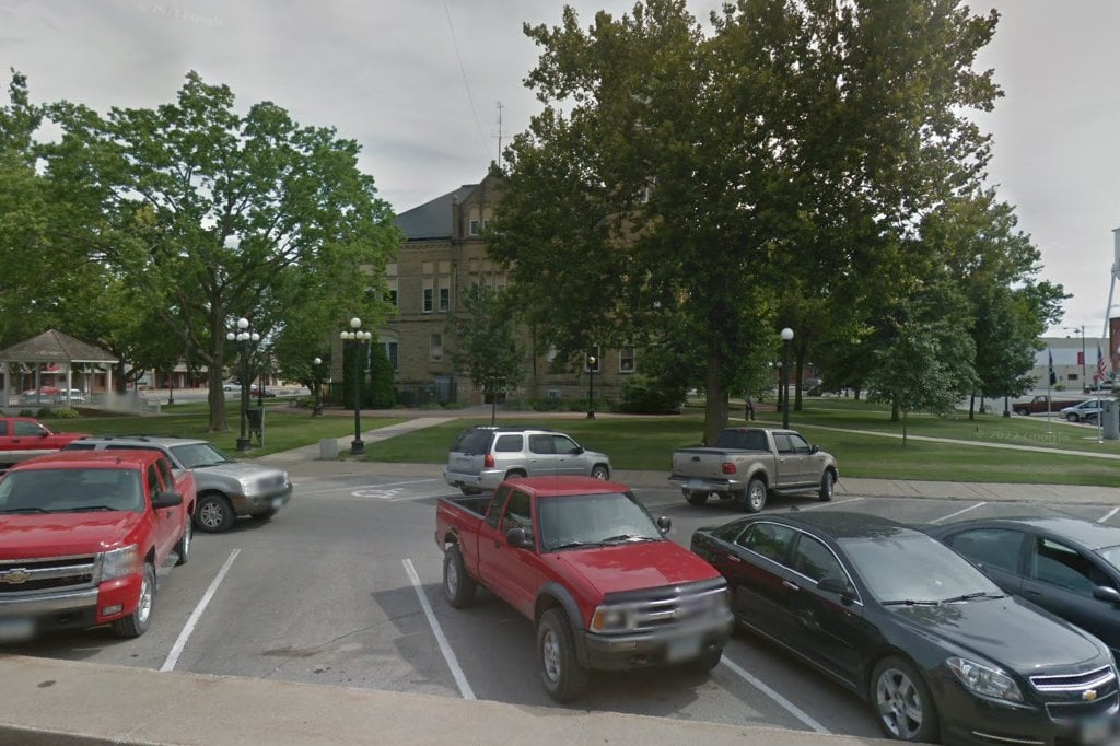 Lucas County Driver License & Vehicle Registration in Chariton, IA