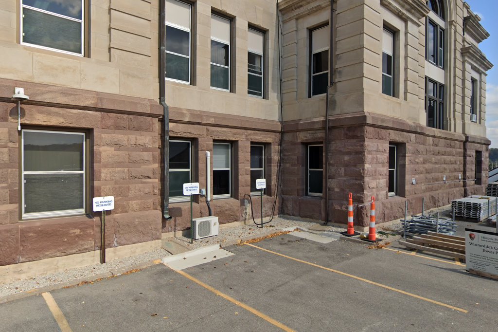 Winneshiek County Driver License & Vehicle Registration in Decorah, IA