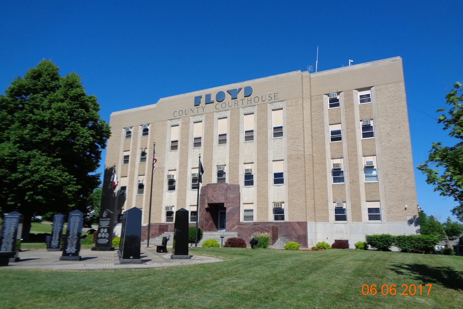 Floyd County Driver License & Vehicle Registration in Charles City, IA