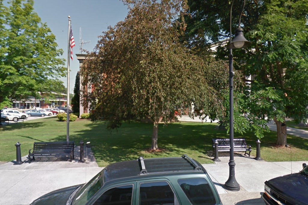 Whitley County Clerk's Office (Registration & Title) in Williamsburg, KY