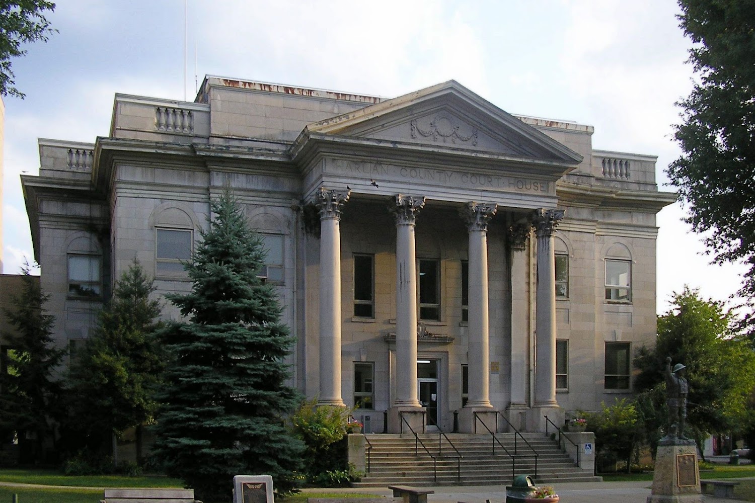 Harlan County Clerk's Office (Vehicle Registration & Title) in Harlan, KY
