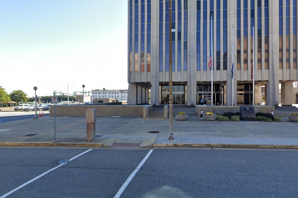 Newport News/City Hall DMV Select in Newport News, VA