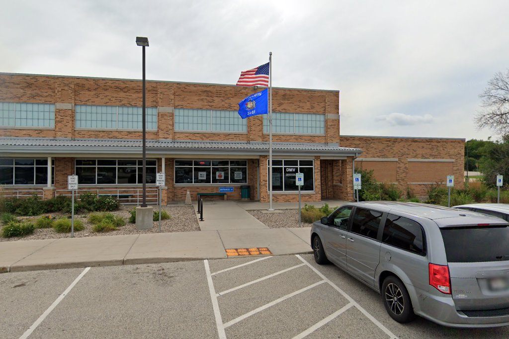 Waukesha License & Registration in Pewaukee, WI